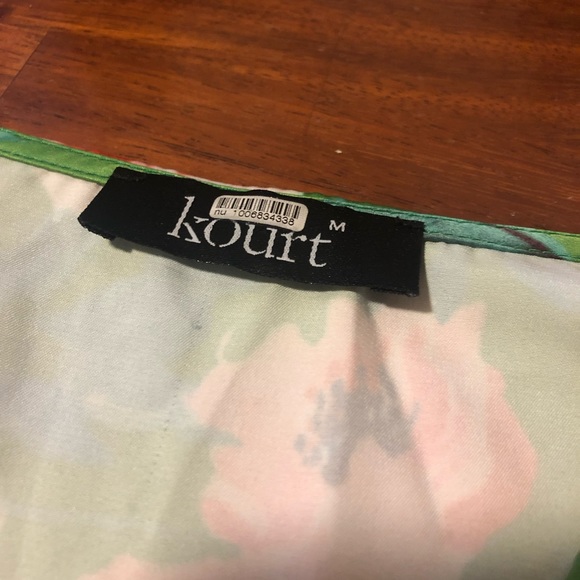 Kourt Green Flower Silky Top - Picture 3 of 8